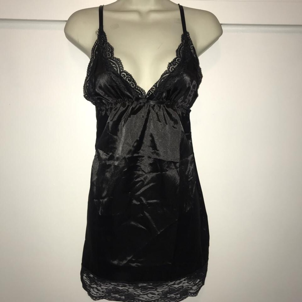 Elegant Black Lace Trim Chemise